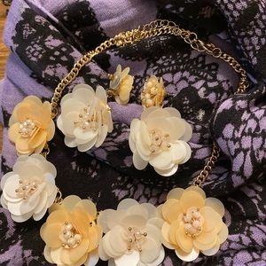 Flower necklace and earrings set.